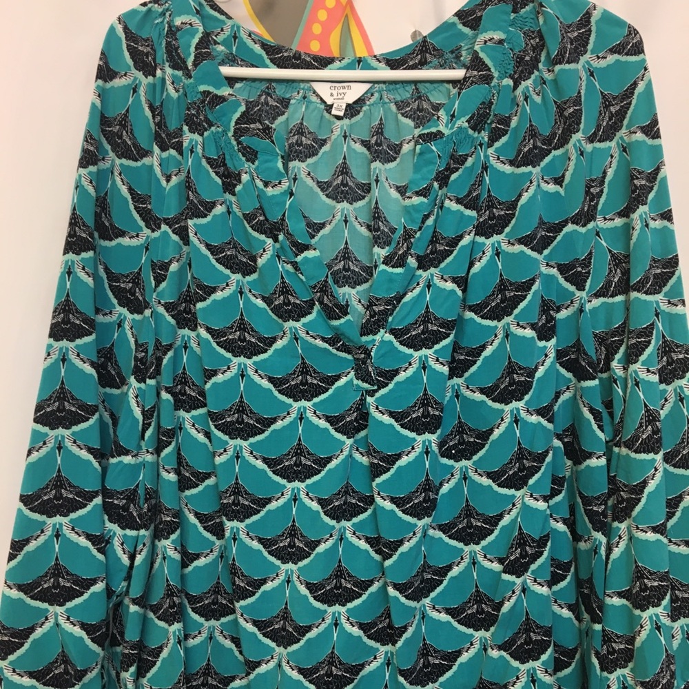 Very cute Crown & Ivy Blouse